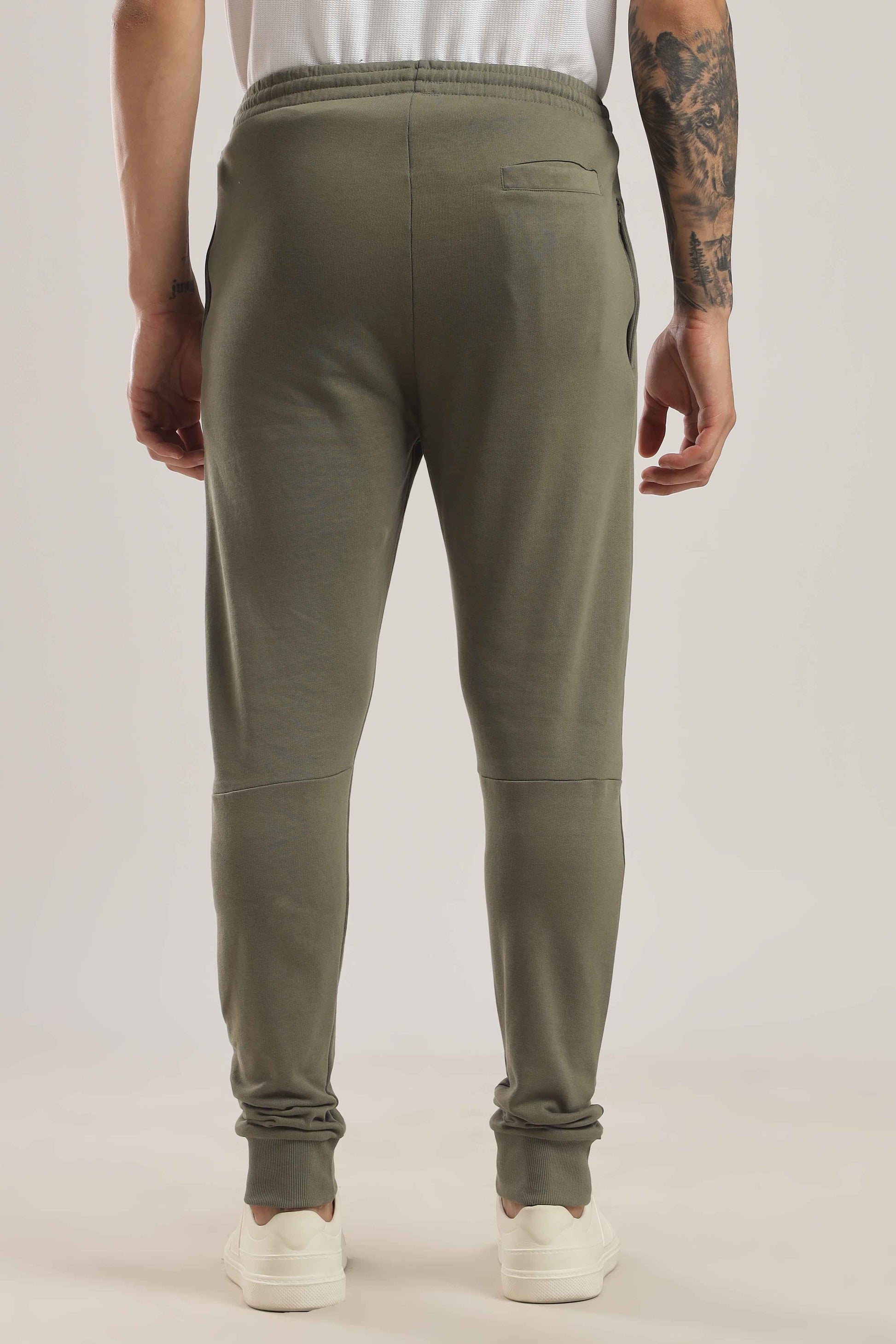 structured-travel-jogger-sarab-green