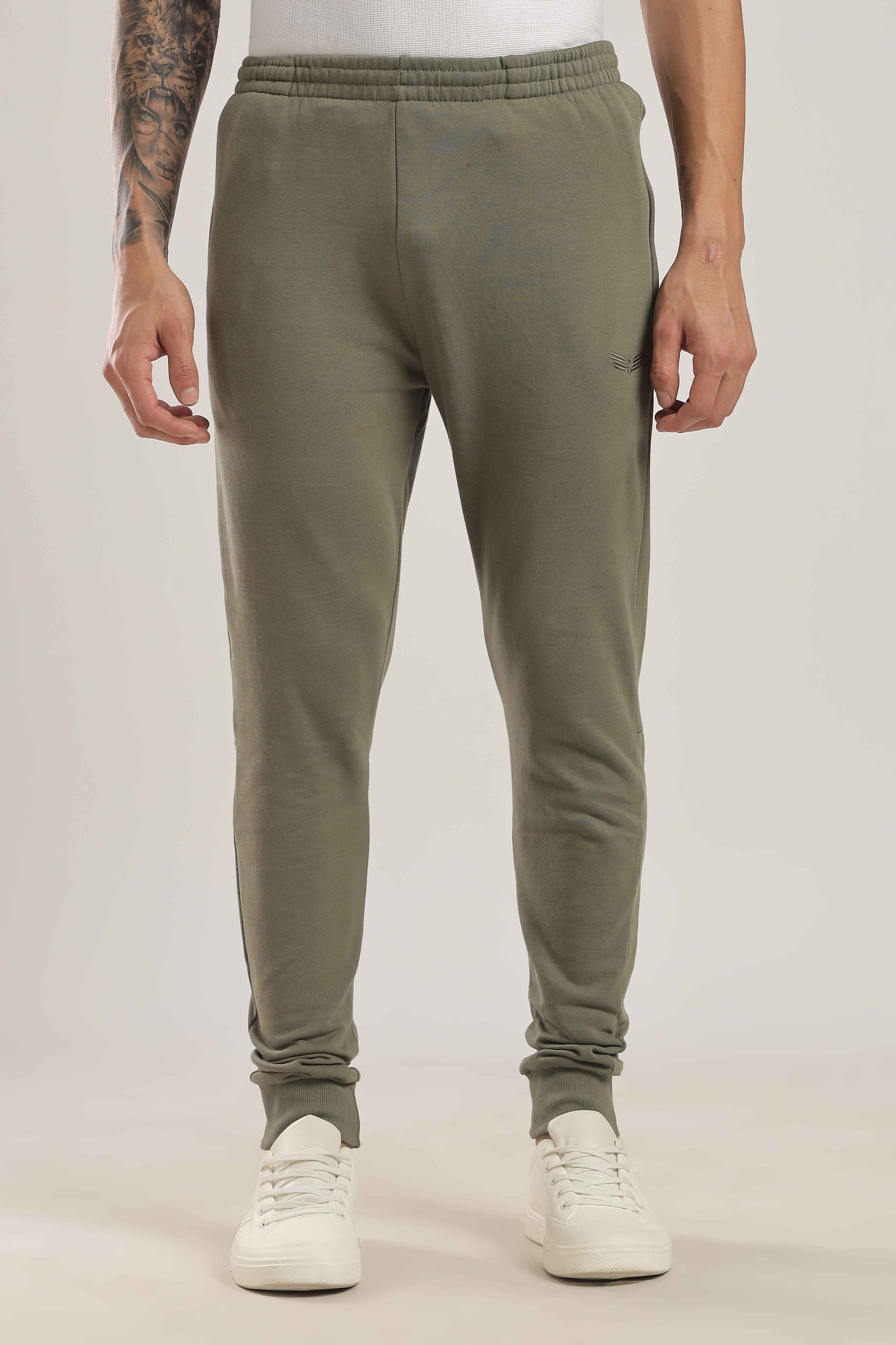 structured-travel-jogger-sarab-green