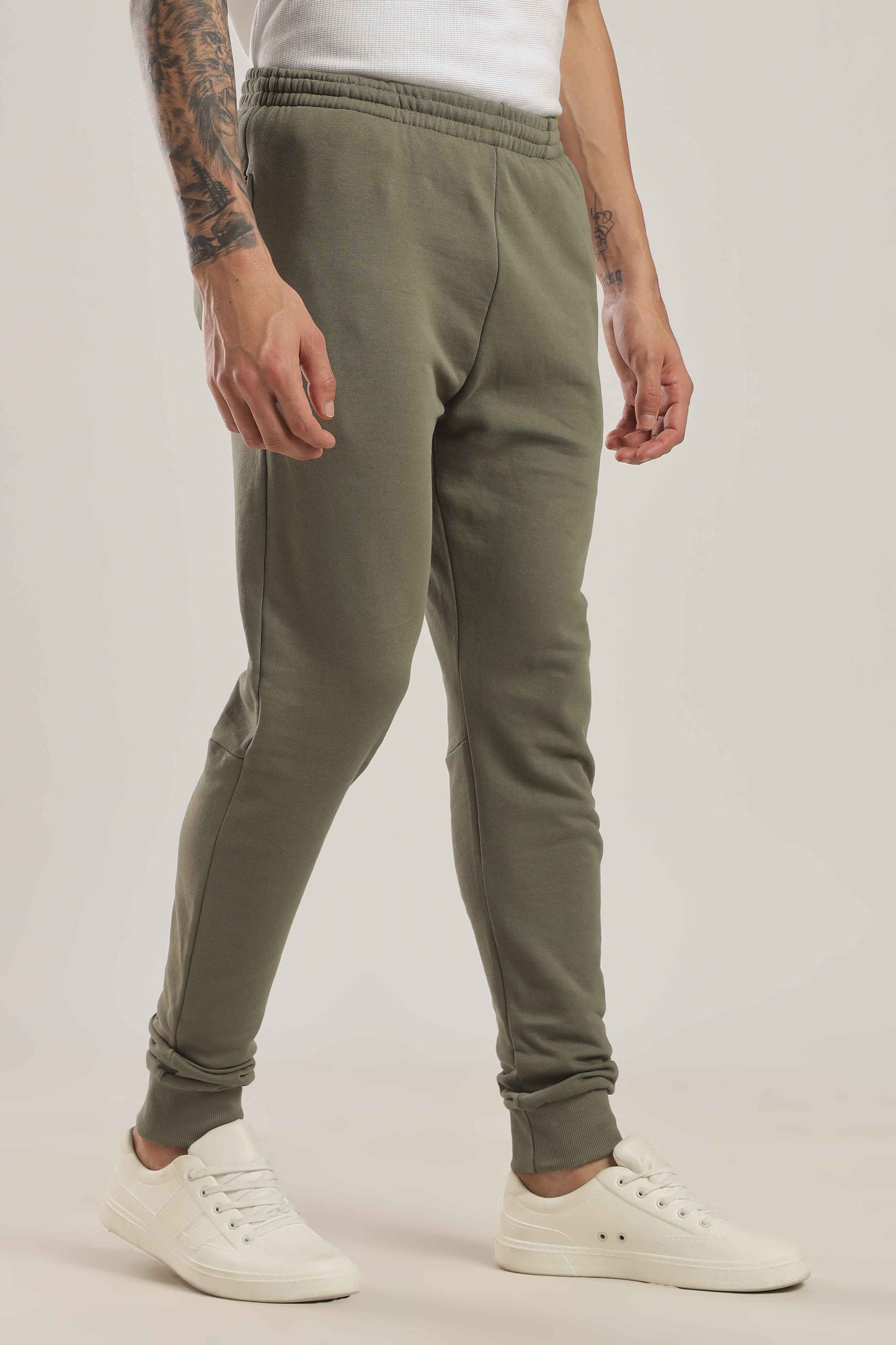 structured-travel-jogger-sarab-green