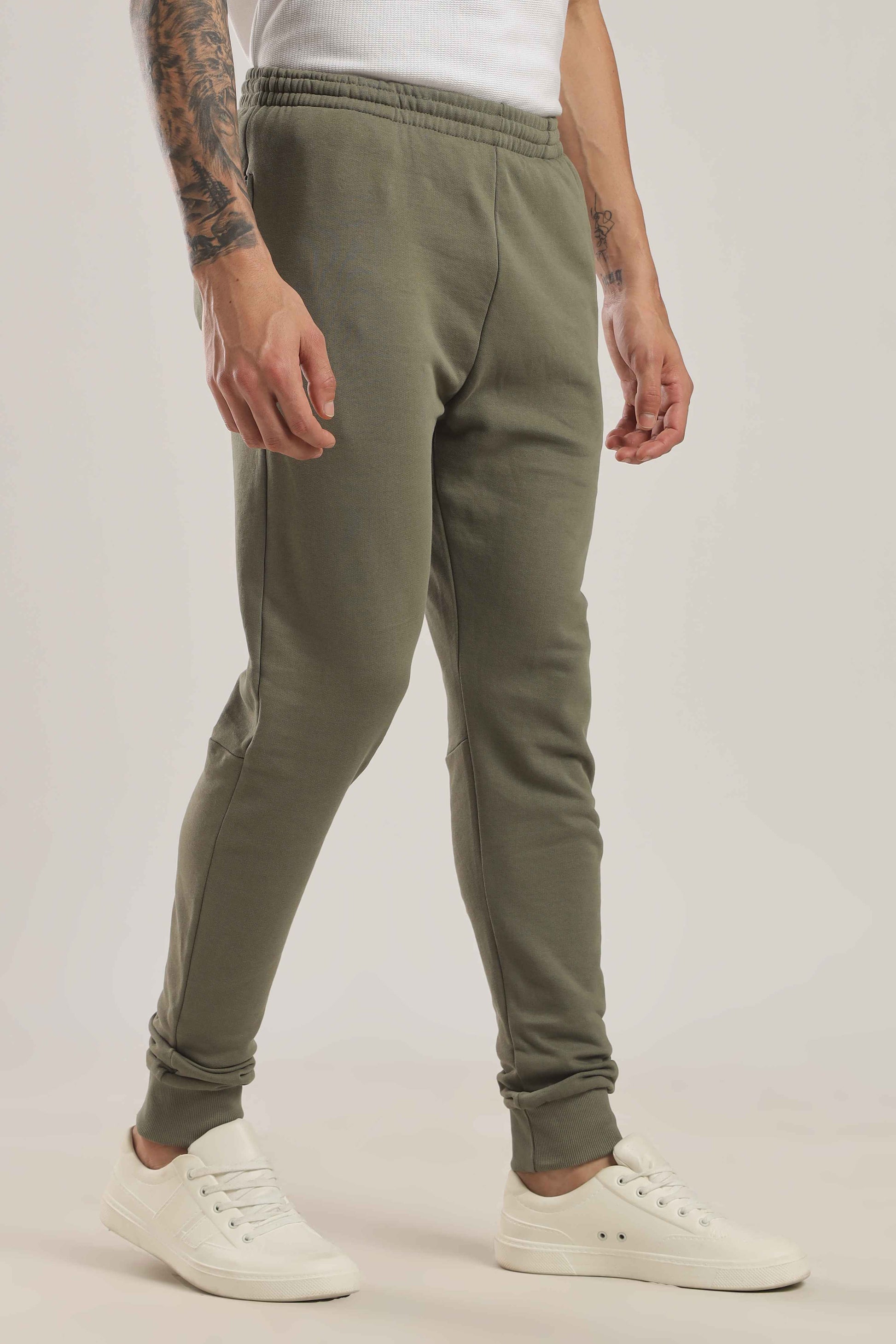 structured-travel-jogger-sarab-green