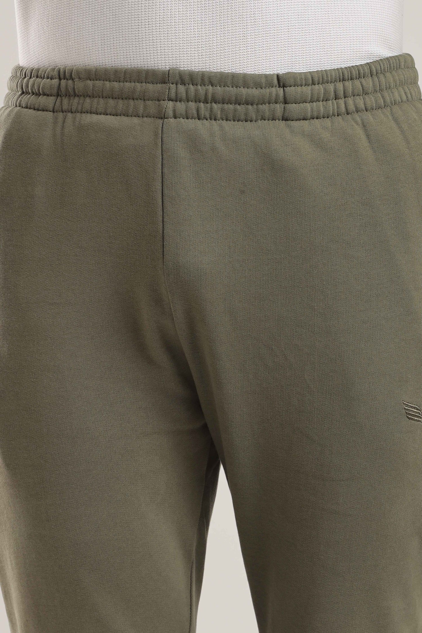 structured-travel-jogger-sarab-green