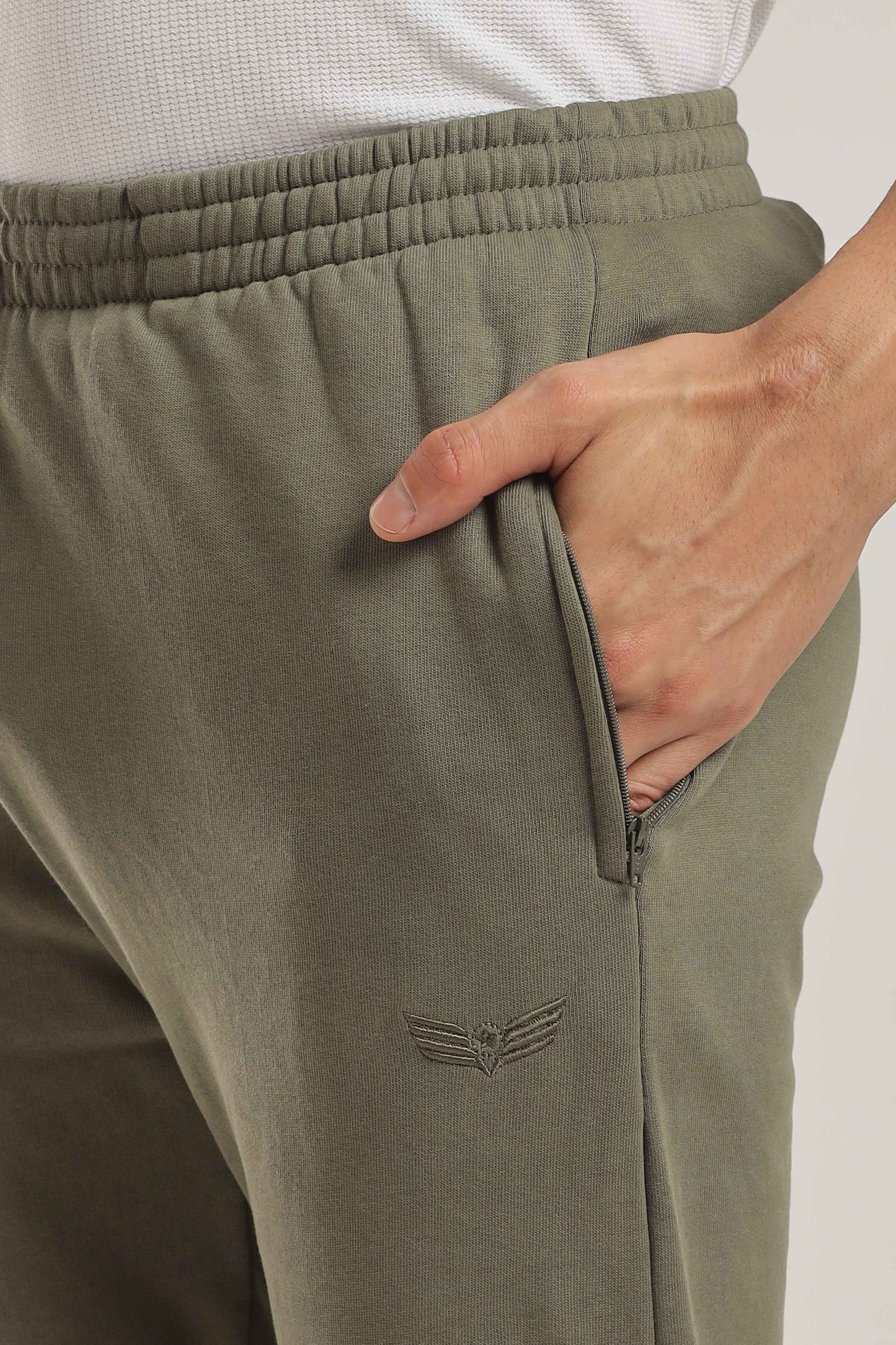 structured-travel-jogger-sarab-green
