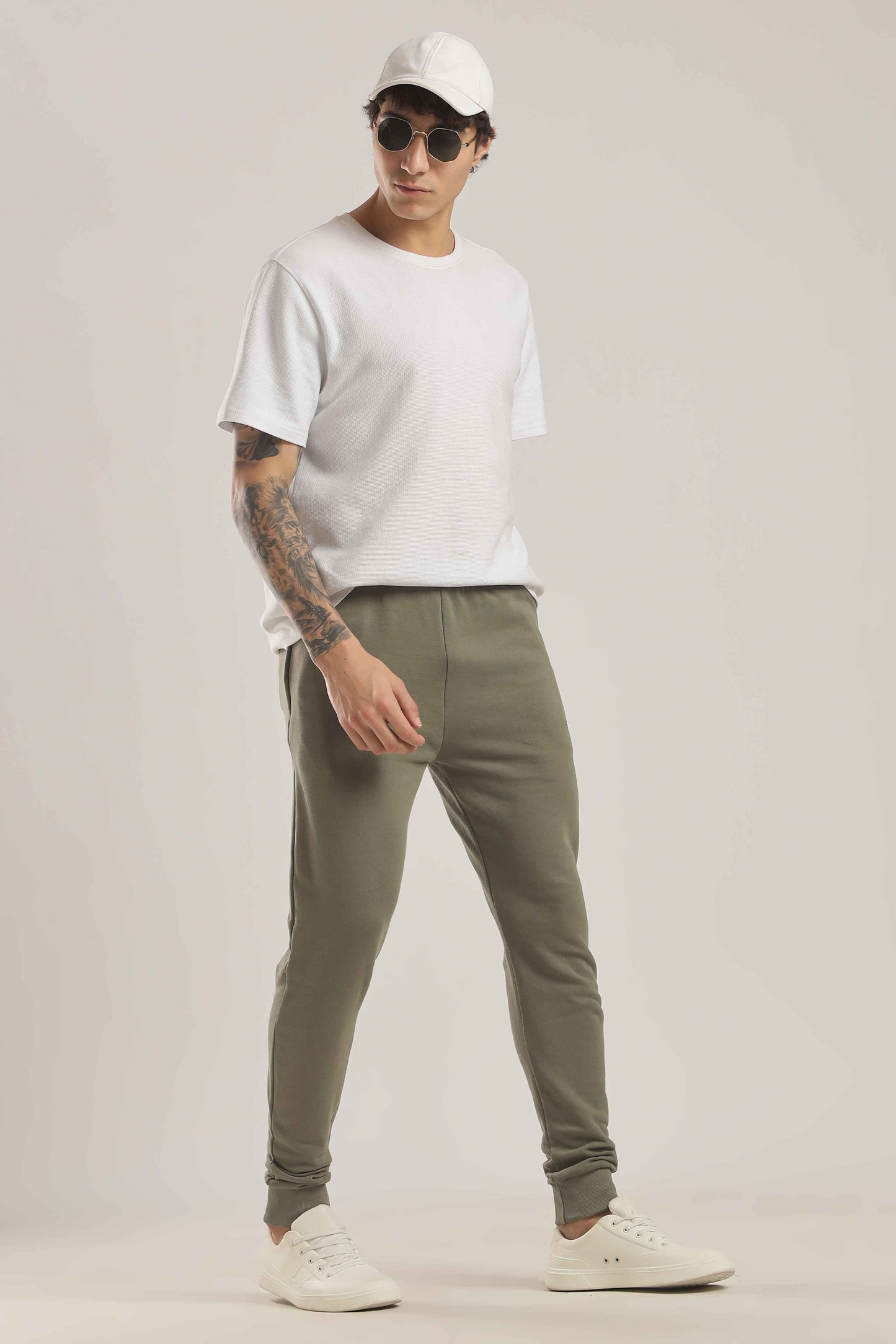 structured-travel-jogger-sarab-green