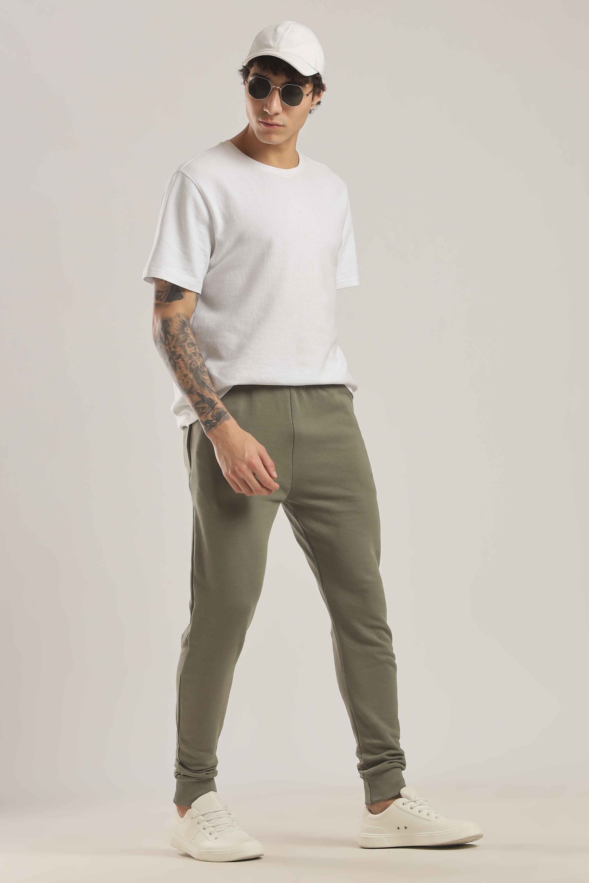 structured-travel-jogger-sarab-green