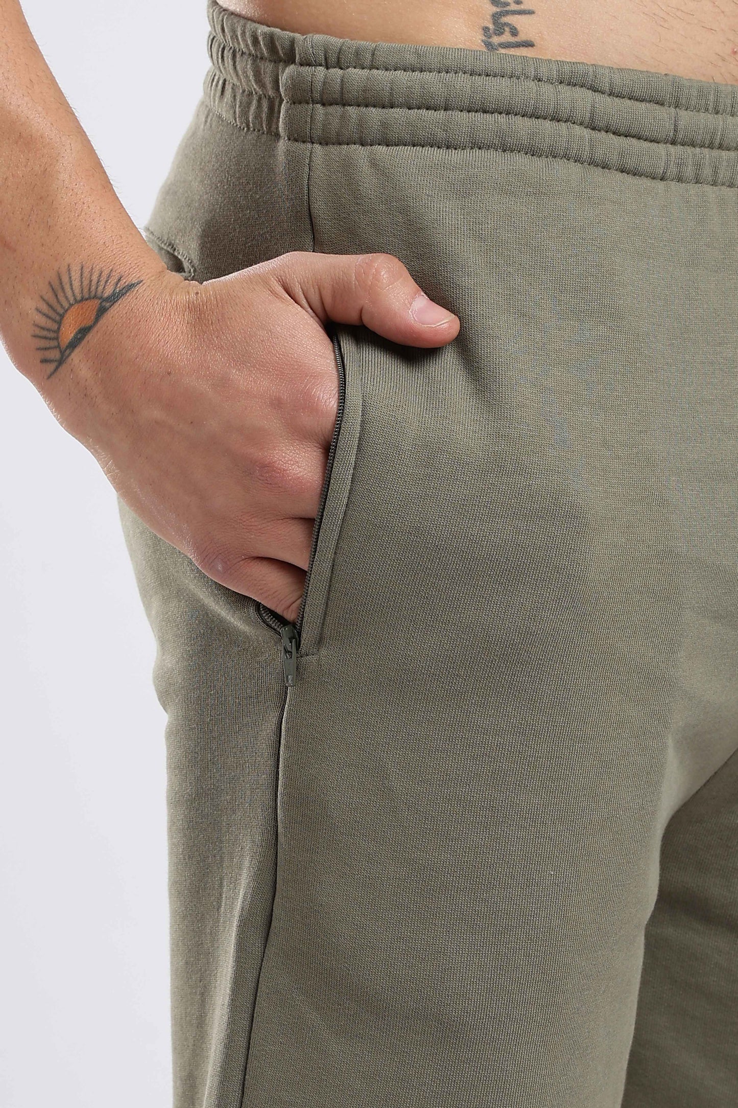 weekend-transit-shorts-heritage-olive