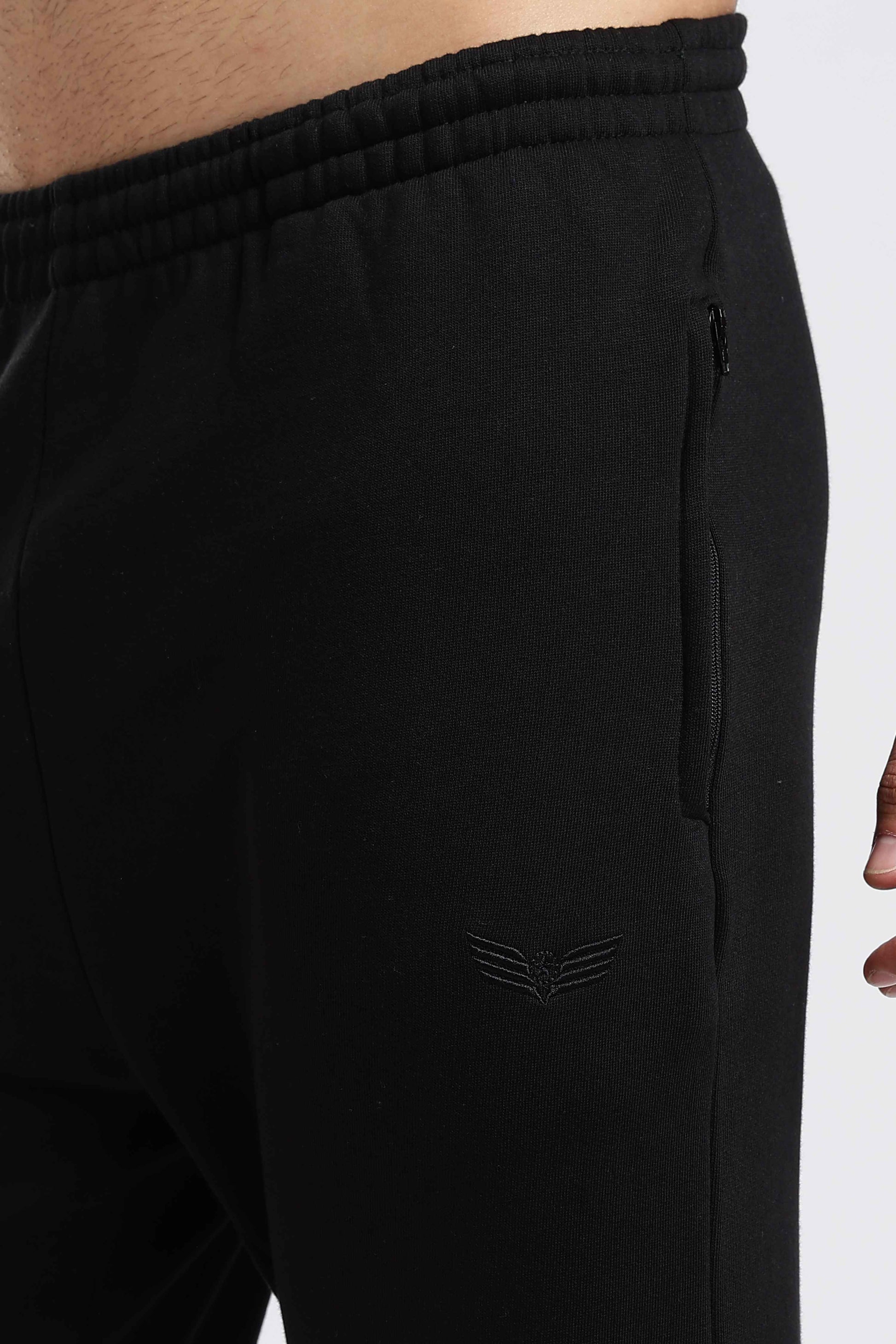 structured-travel-jogger-onyx-black